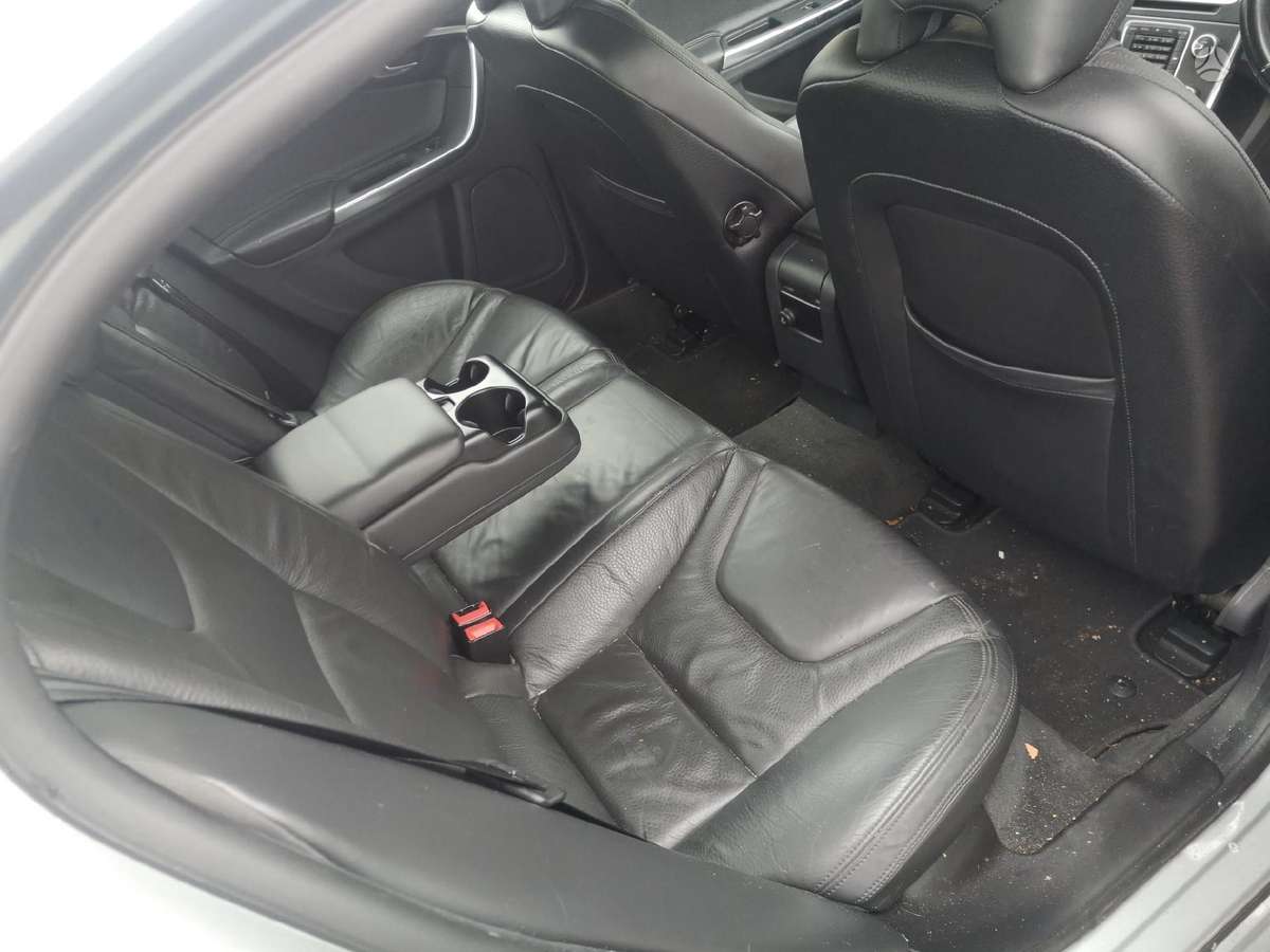Volvo S60 dalimis
