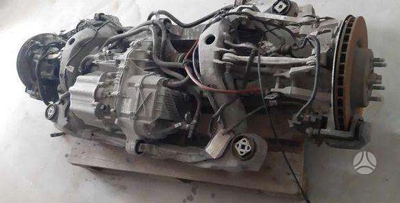 Tesla Model X по частям.