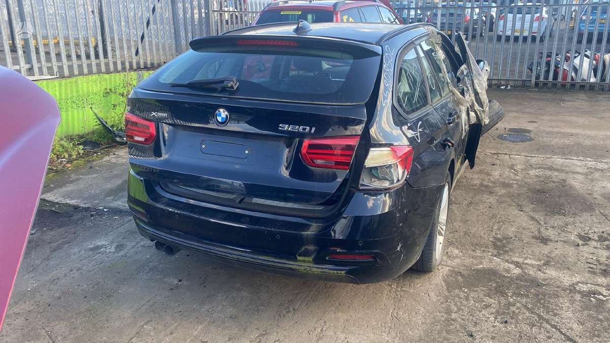 BMW 3 serija dalimis
