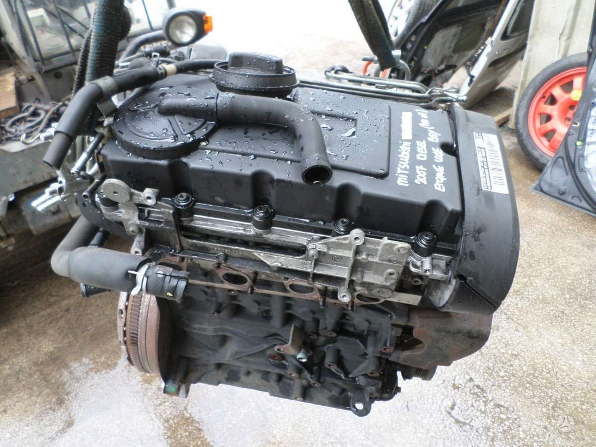 Mitsubishi Grandis engine
