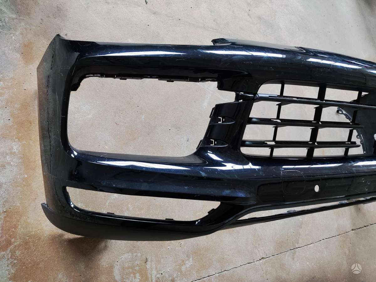 Porsche Cayenne fenders, lights