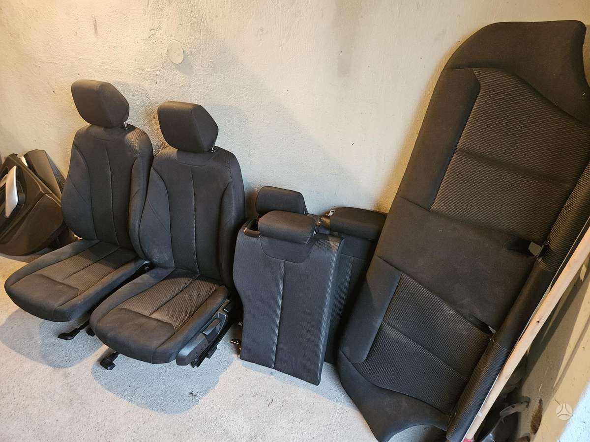 BMW 1 serija durų apmušalai, sėdynės