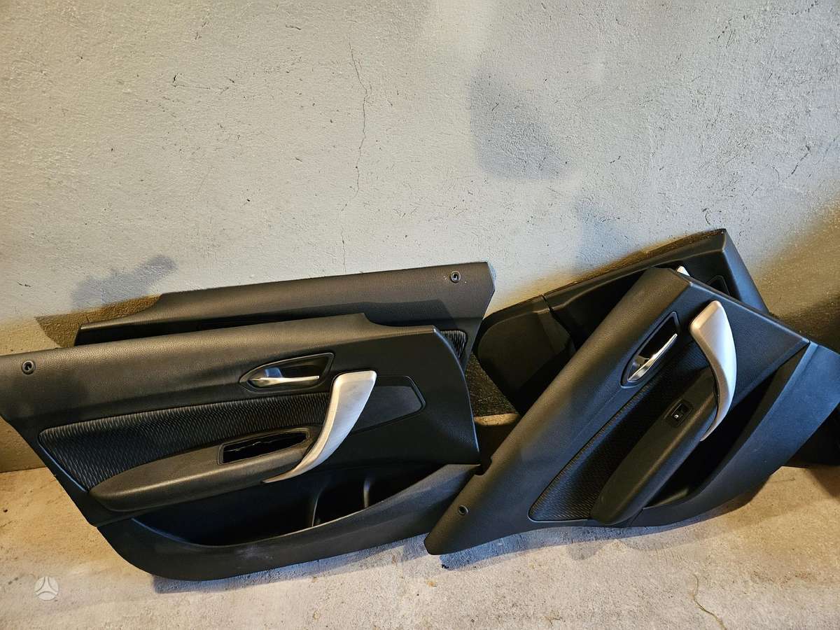 BMW 1 serija durų apmušalai, sėdynės