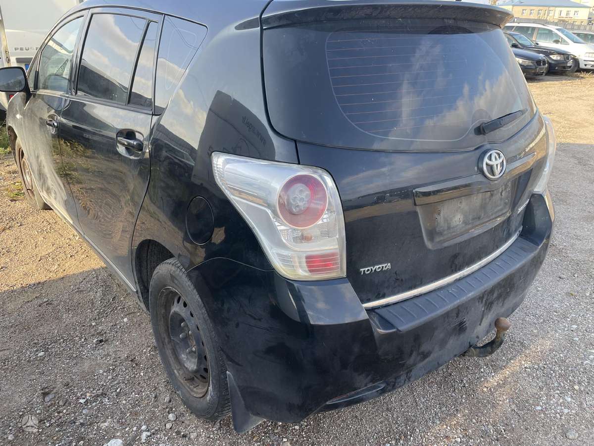 Toyota Verso for parts