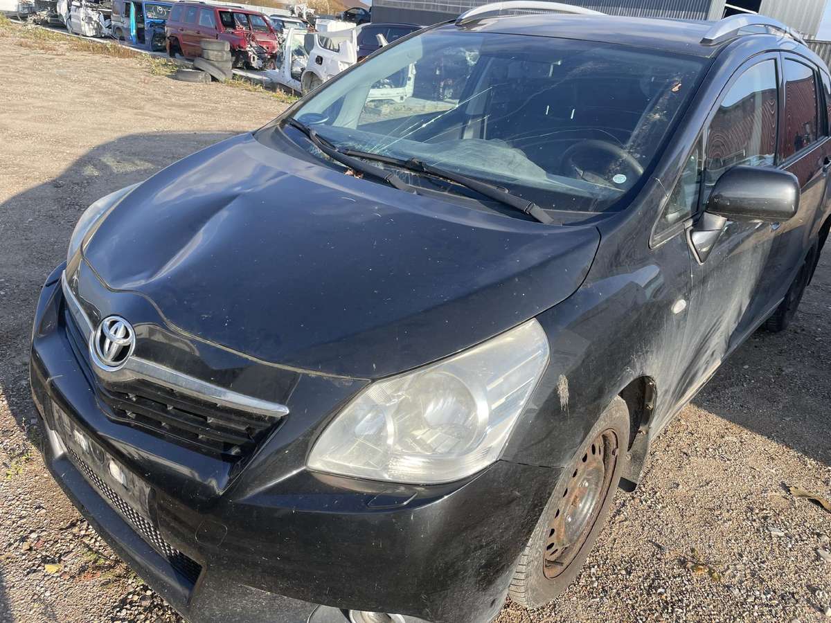 Toyota Verso dalimis