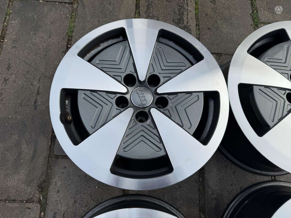 Audi A8 D5, lengvojo lydinio, R17