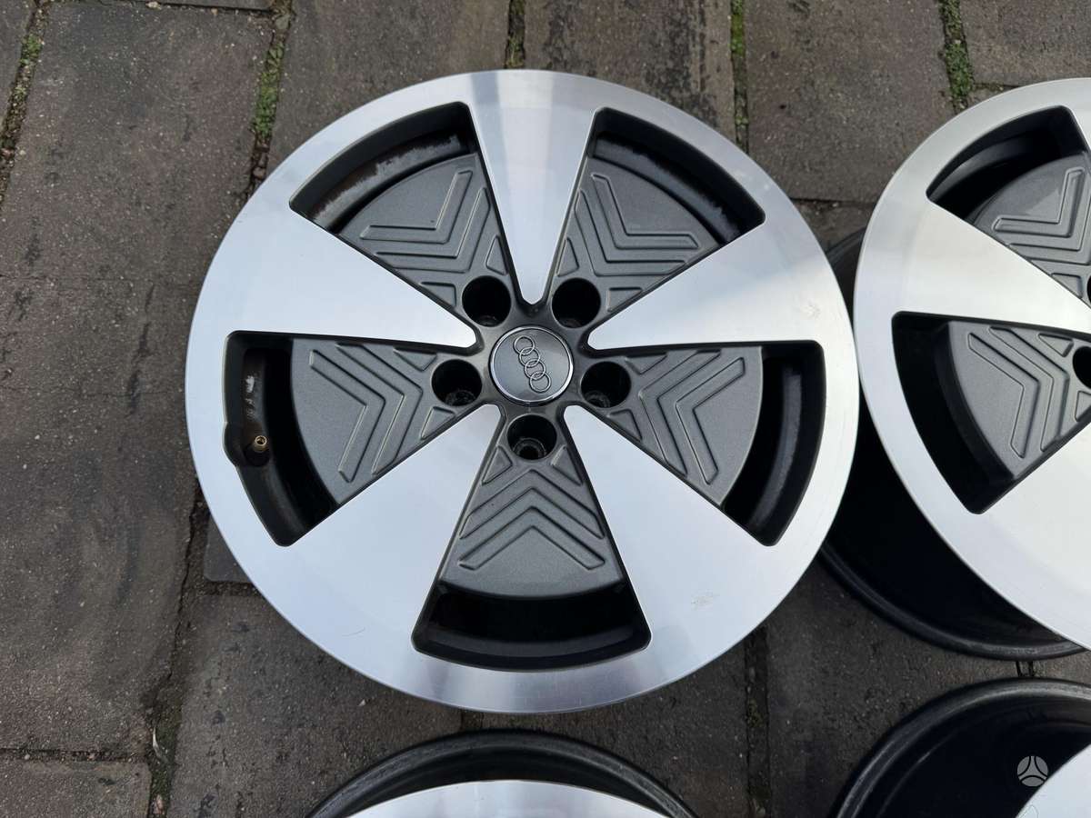 Audi A8 D5, light alloy, R17