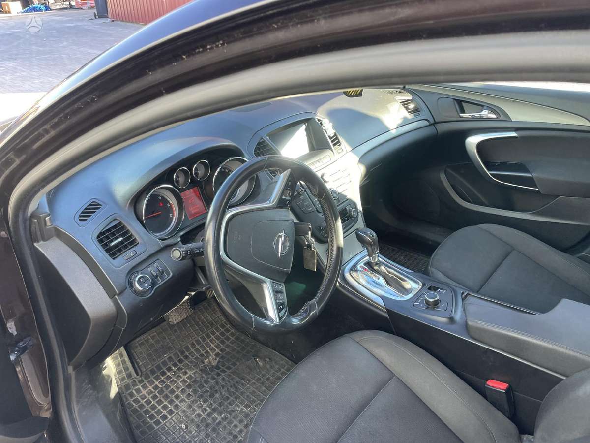 Opel Insignia dalimis