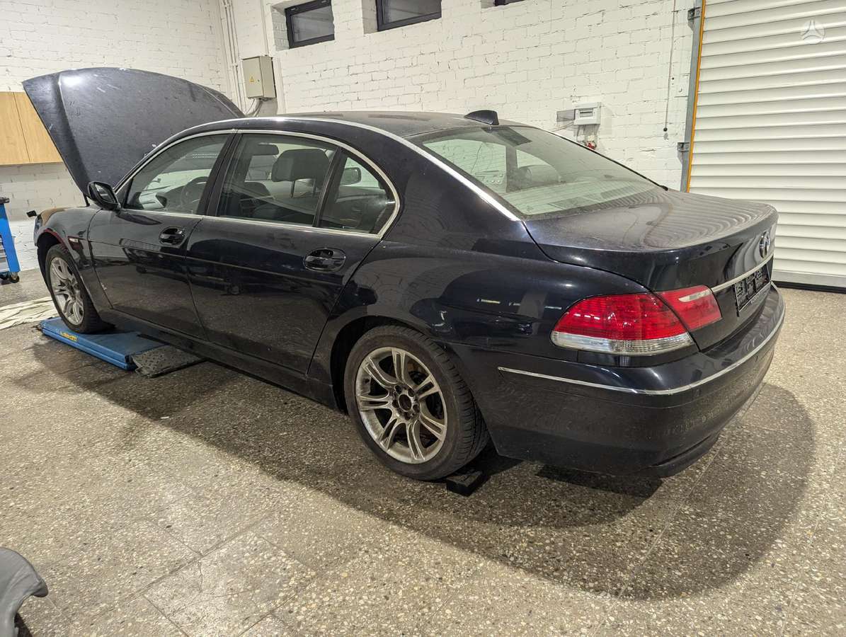 BMW 750