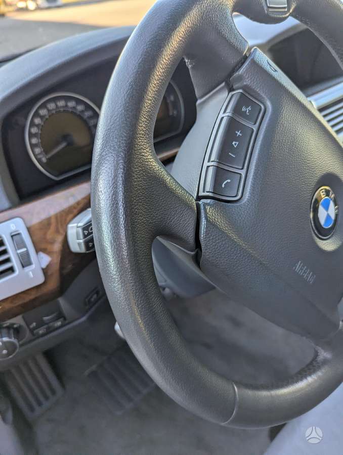 BMW 750