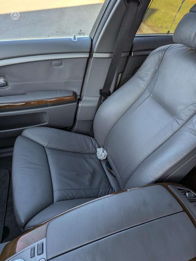 BMW 750