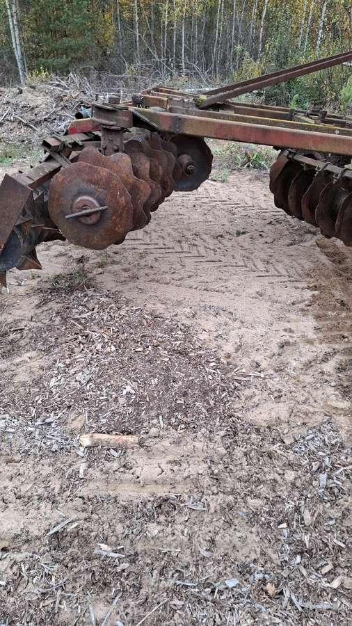 -Kita- BDT, žemės dirbimo / ruošimo technika