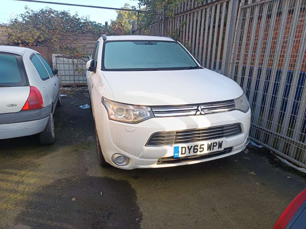 Mitsubishi Outlander dalimis