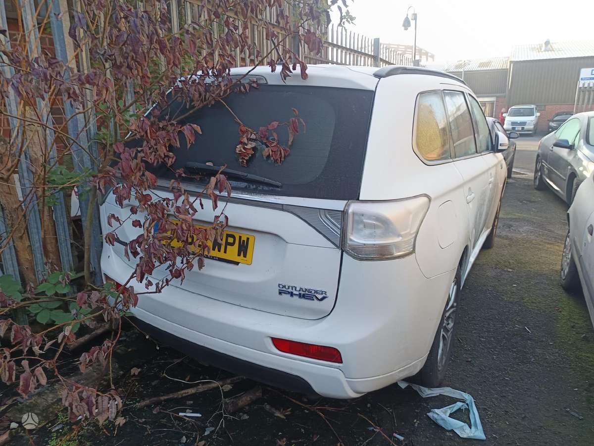 Mitsubishi Outlander dalimis
