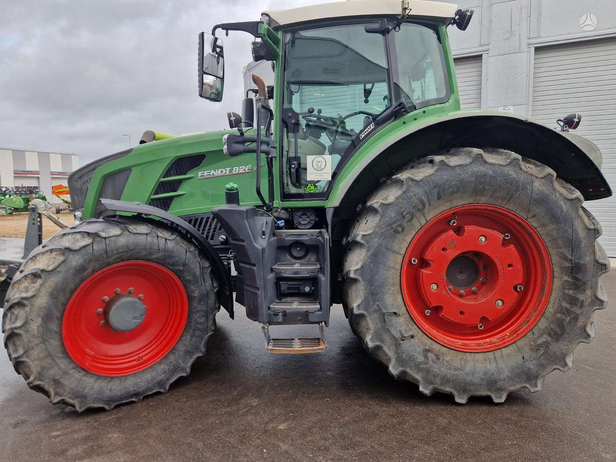 Fendt 826 VARIO, traktoriai