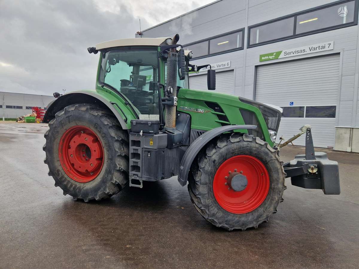 Fendt 826 VARIO, traktoriai