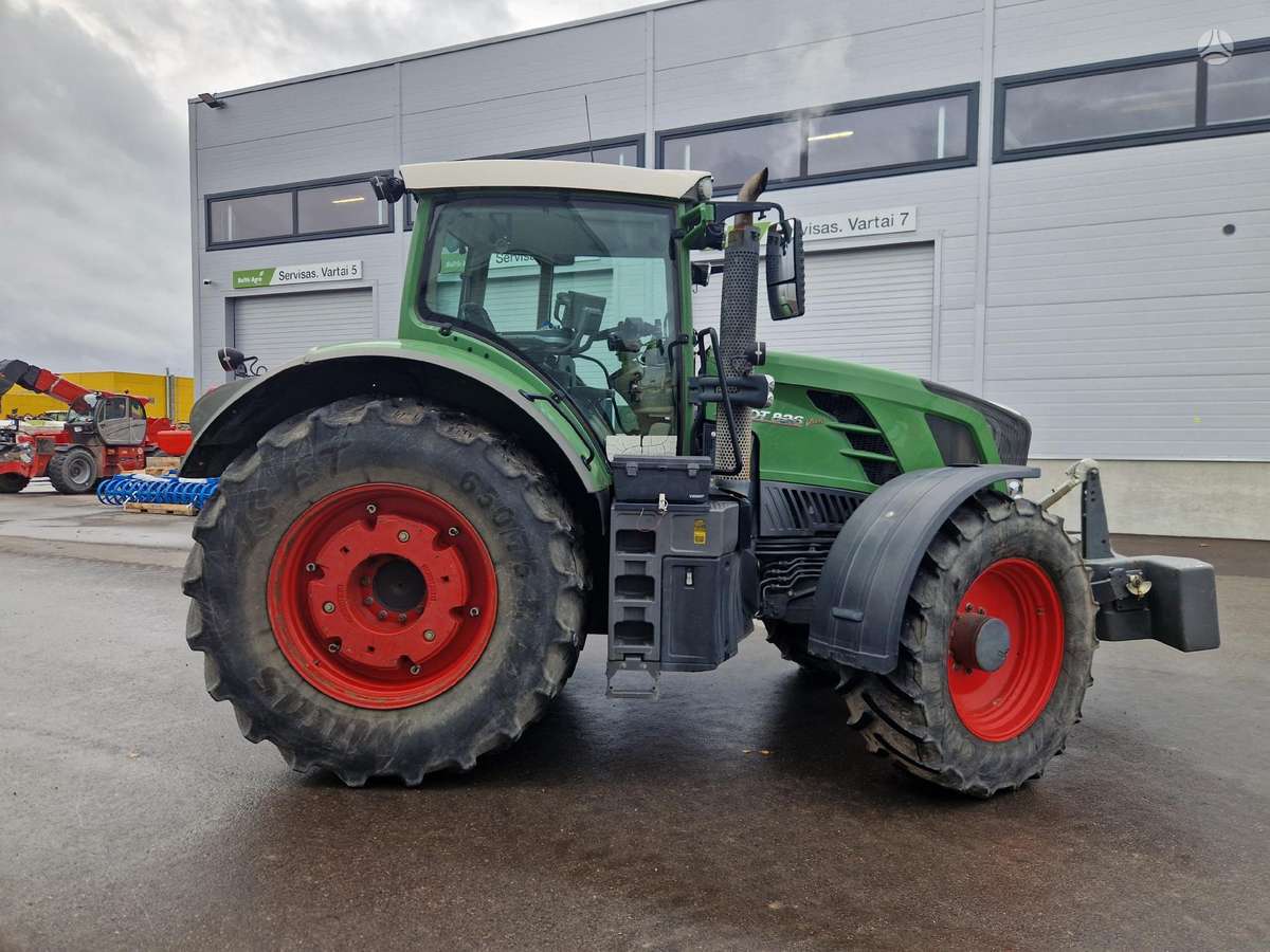 Fendt 826 VARIO, traktoriai