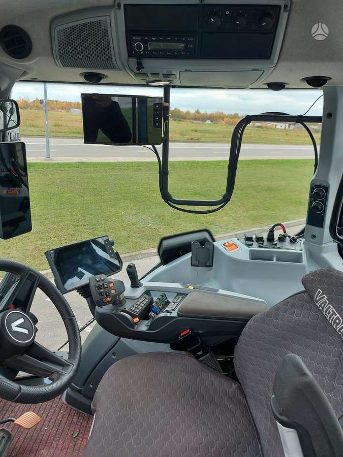 Valtra T235V, traktori