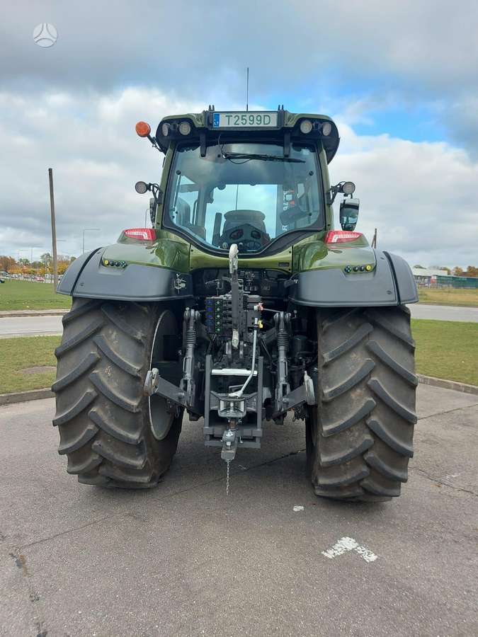 Valtra T235V, traktori