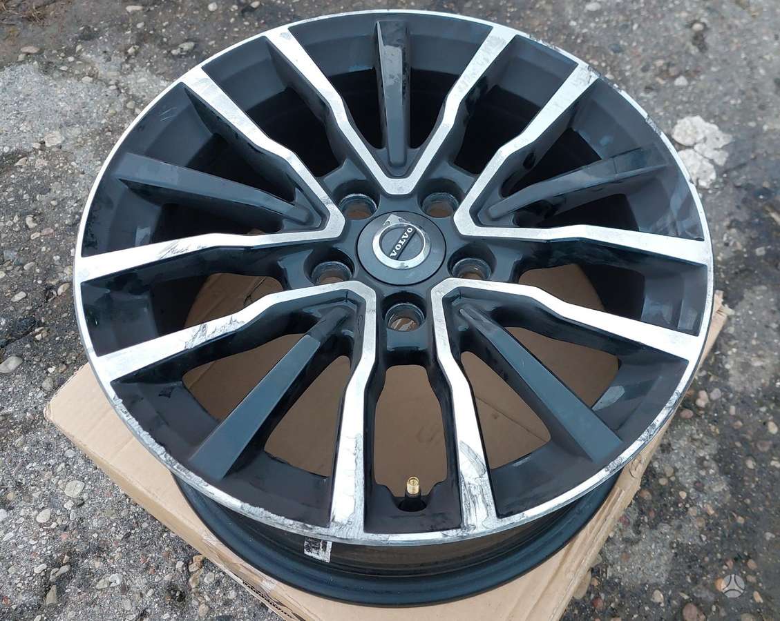 Volvo V40, lengvojo lydinio, R16