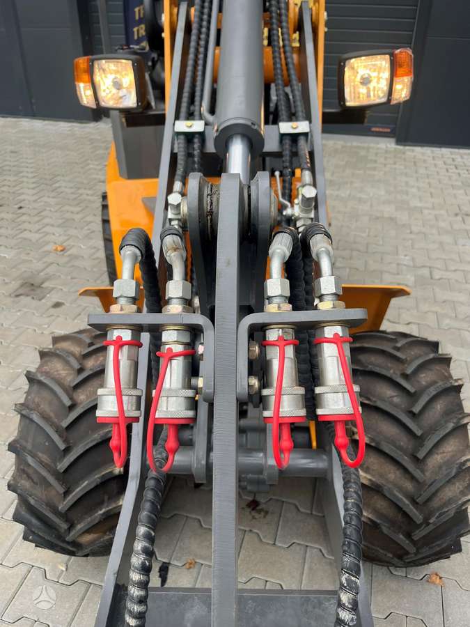 MULTILOADER L10, самоходные погрузчики