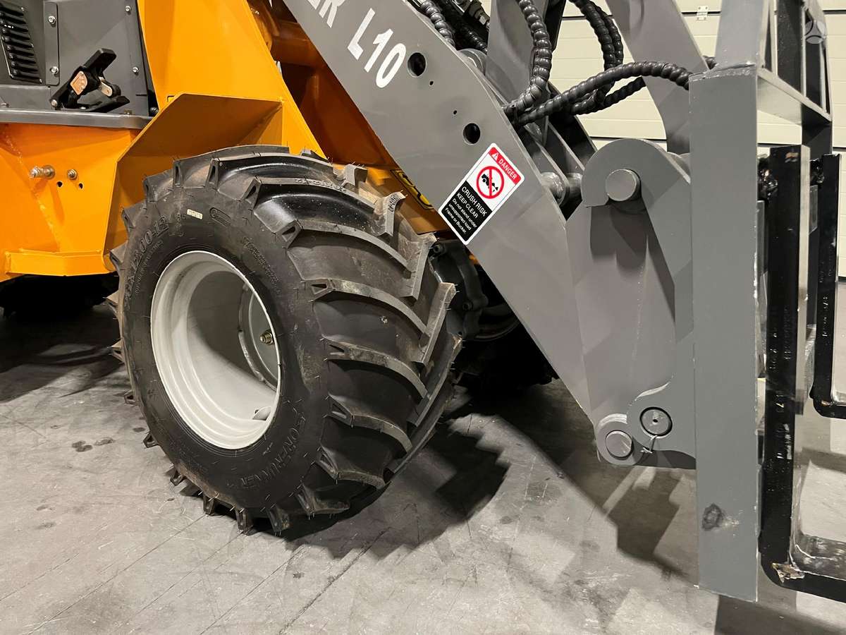 MULTILOADER L10, самоходные погрузчики