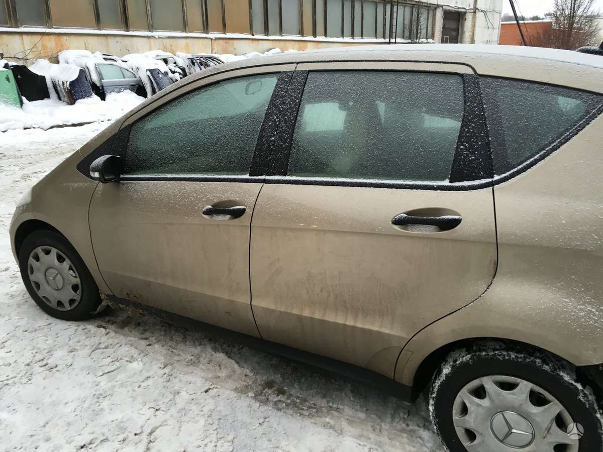 Mercedes-Benz A180 dalimis