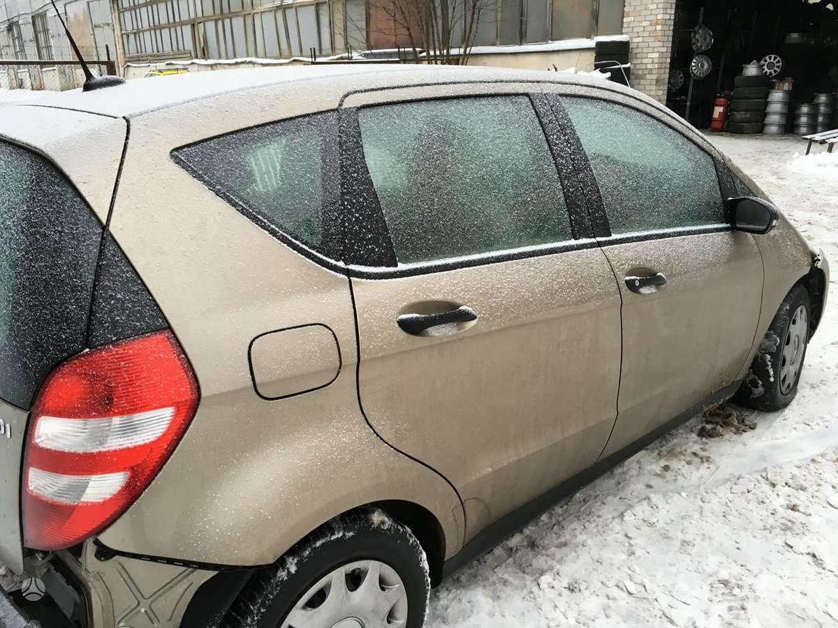 Mercedes-Benz A180 dalimis