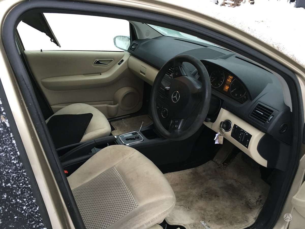 Mercedes-Benz A180 dalimis