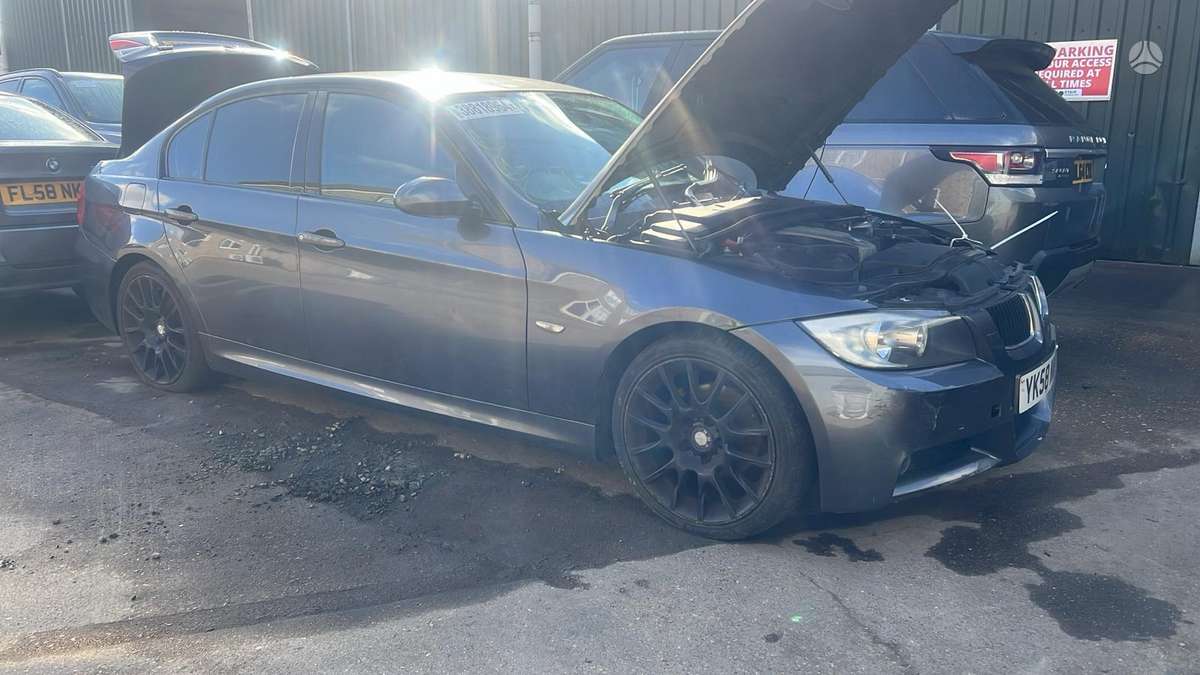 BMW 320