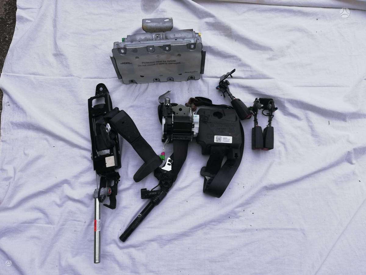 Volvo XC60 engine parts