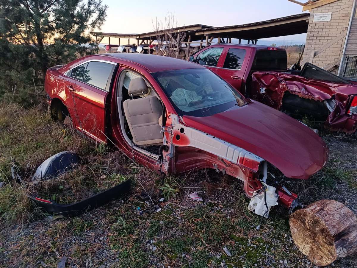 Ford Taurus