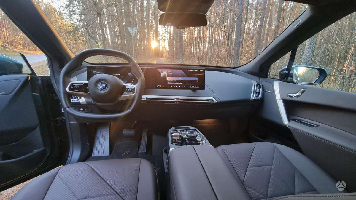 BMW iX, Внедорожник / Кроссовер