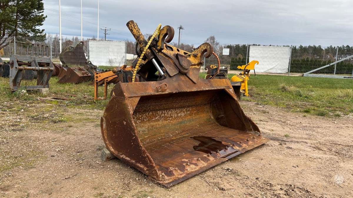 Caterpillar CW30, buckets