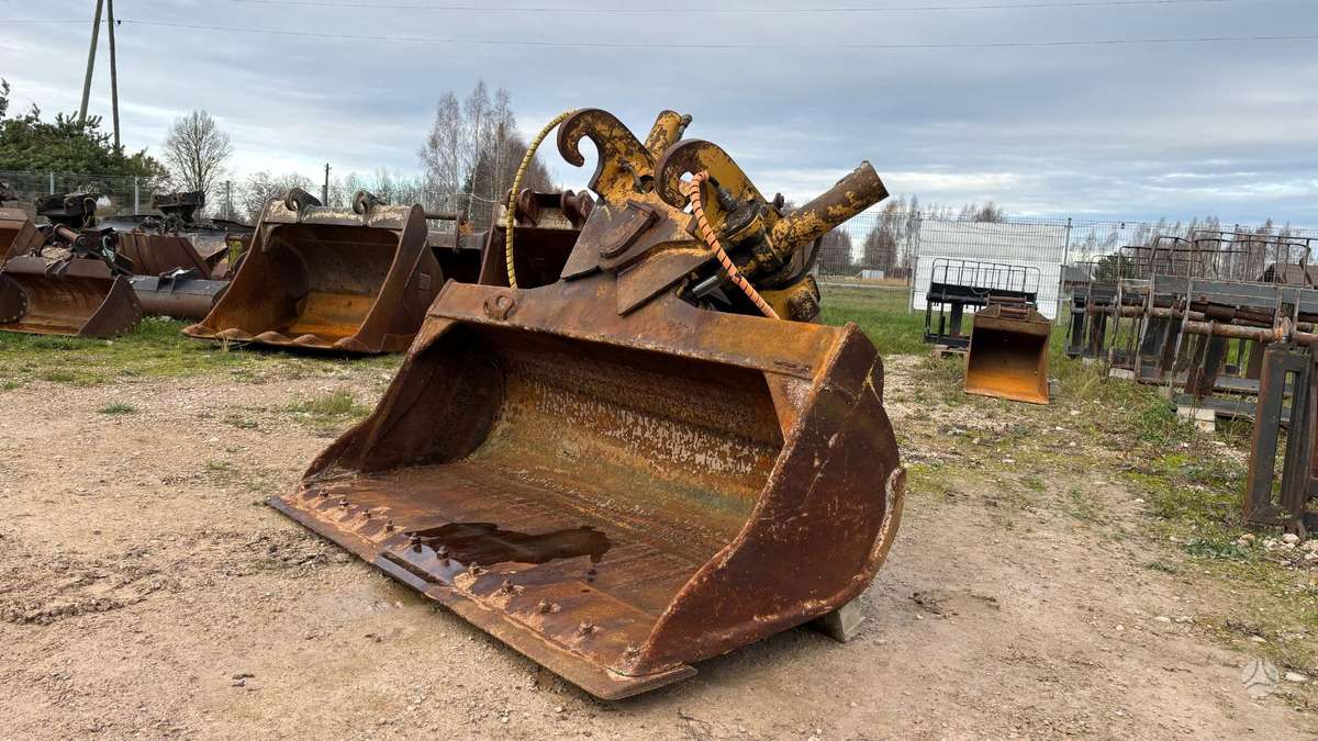Caterpillar CW30, buckets