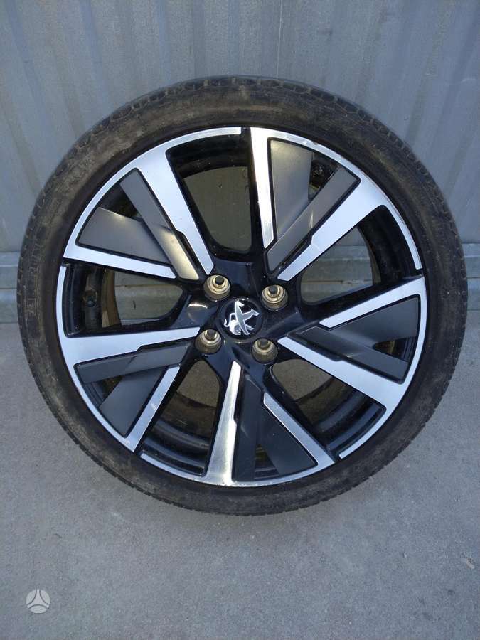 Peugeot 2008 hood (front, rear)