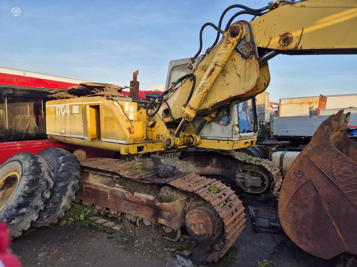 Atlas 1704LC, storage and loading equipment