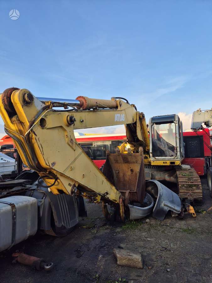 Atlas 1704LC, storage and loading equipment