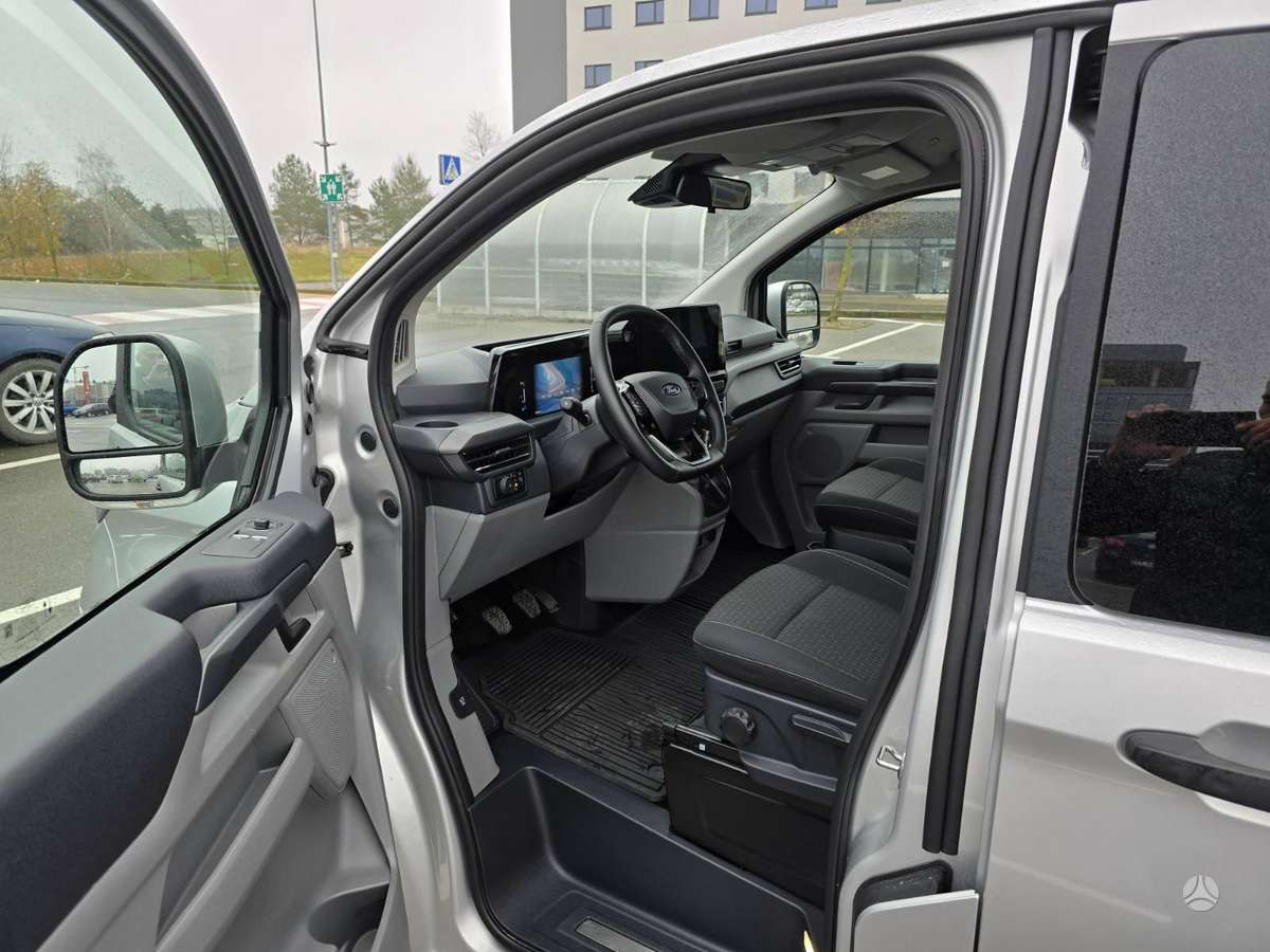 Ford Tourneo Custom, passenger minibus