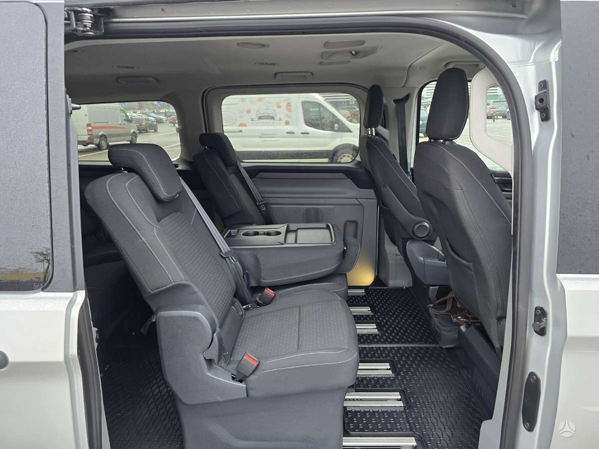 Ford Tourneo Custom, passenger minibus