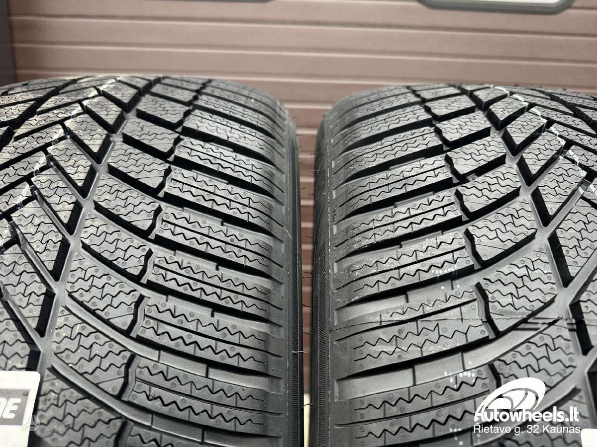 Bridgestone Blizzak LM005, winter 285/45 R21