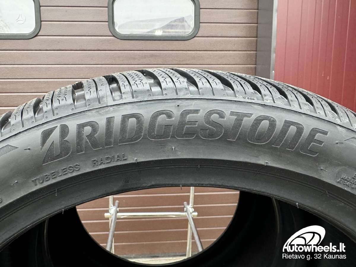 Bridgestone Blizzak LM005, зимние 285/45 R21