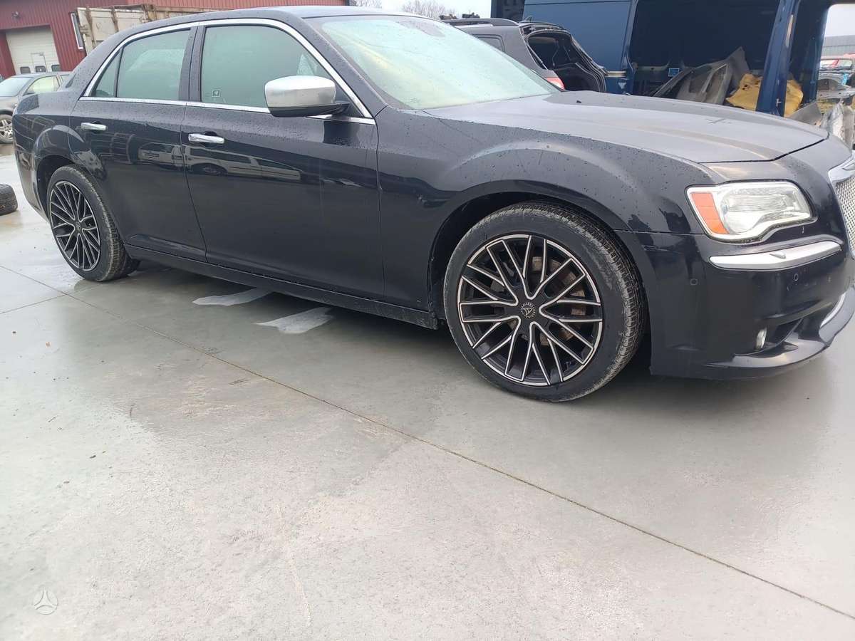 Chrysler 300C for parts