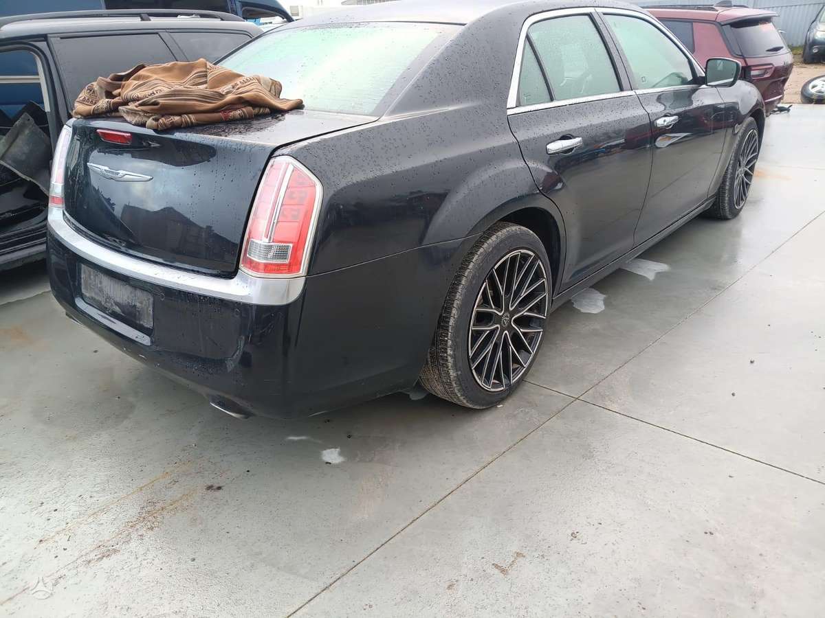 Chrysler 300C for parts