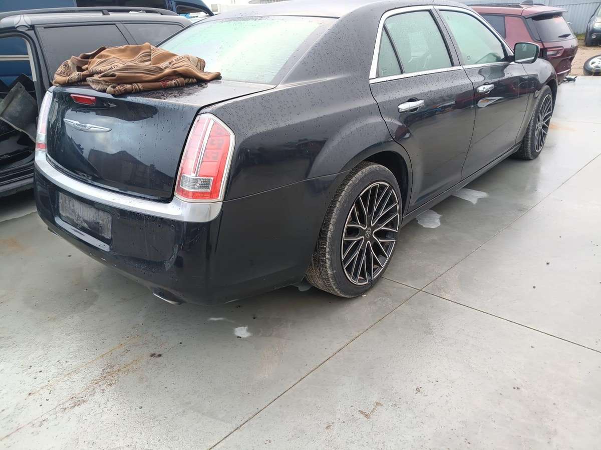 Chrysler 300C rezerves daļās