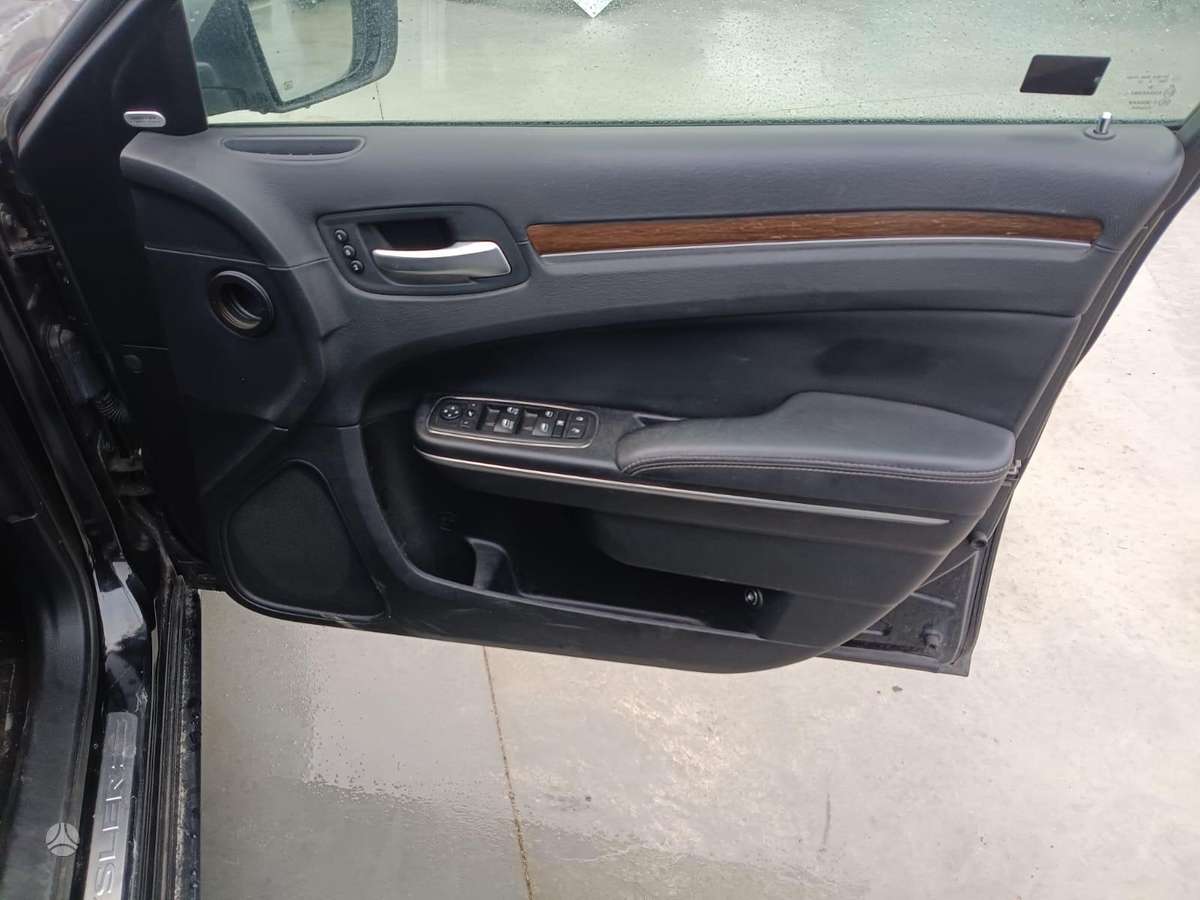 Chrysler 300C for parts