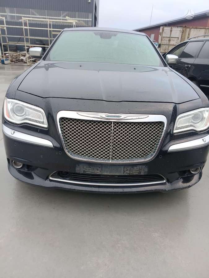 Chrysler 300C dalimis