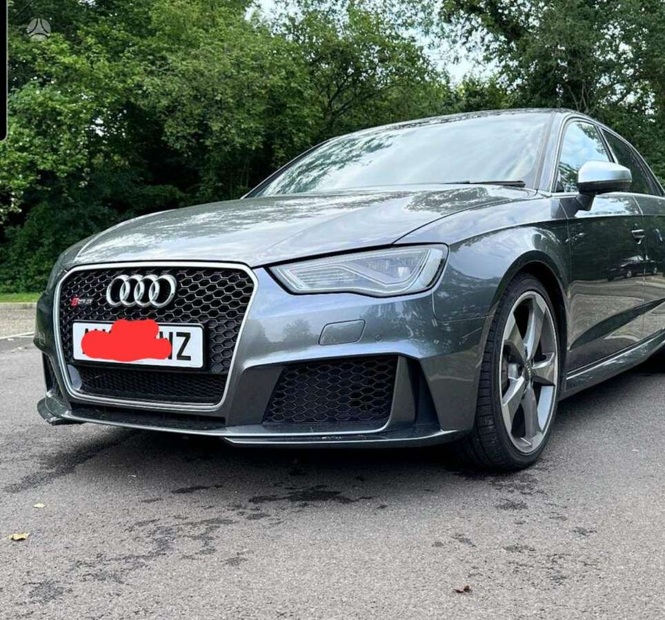 Audi RS 3 Variklio nera salono nera