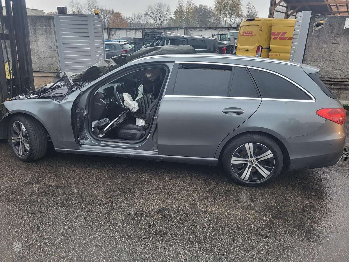 Mercedes-Benz C klasė по частям