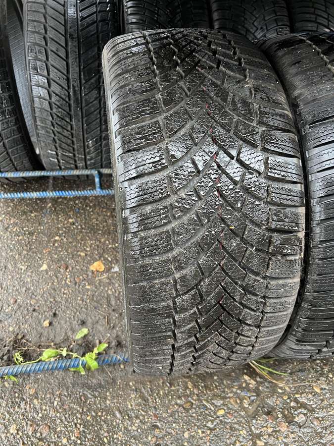 Bridgestone Hankook, žieminės 235/40 R18
